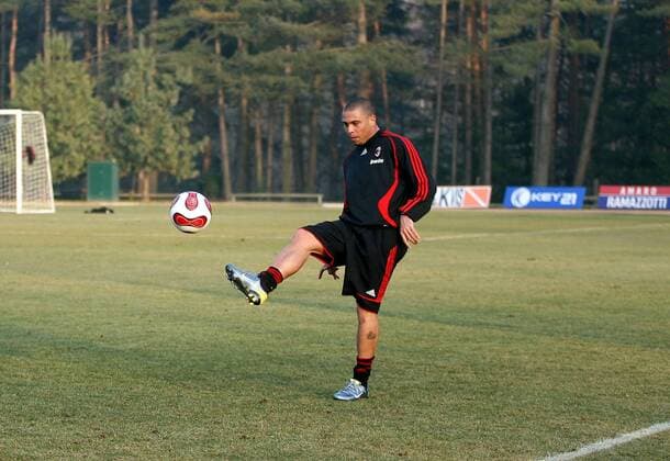 Ronaldo (Milan) am Ball - Fußball Herren Serie A 2006 2007, 1. Italienische Liga, AC Mailand, Training Einzelbild Mailand Fußball Herren Serie A 2006 2007, 1. Italienische Liga, AC Mailand, Training Einzelbild Mailand