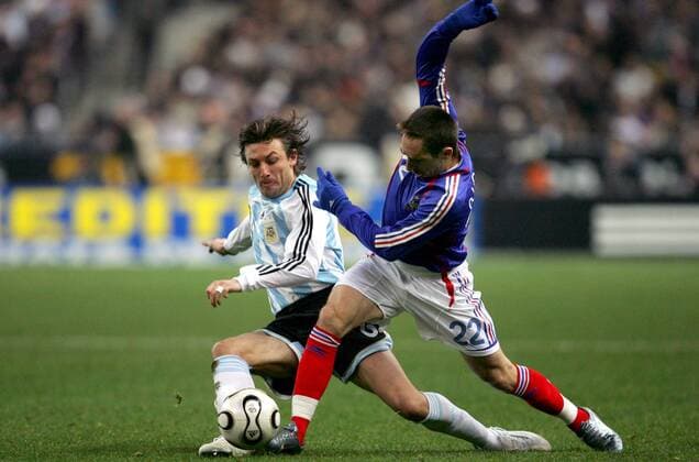 Gabriel Heinze (Argentinien, li.) gegen Franck Ribery (Frankreich) -  (pan18701) Fußball Länderspiel Herren Freundschaftsspiel 2007, Test, Testspiel, Nationalmannschaft, Nationalteam, Nationaltrikot Gruppe Paris Dynamik, Fußball Länderspiel Herren Freundschaftsspiel 2007, Test, Testspiel, Nationalmannschaft, Nationalteam, Nationaltrikot Gruppe Paris Dynamik,  