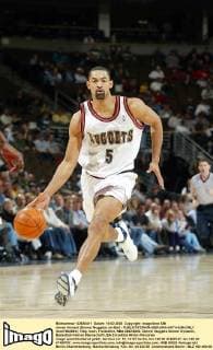 Juwan Howard (Denver Nuggets) am Ball - (Icon7662694) Basketball Herren NBA 2002 2003, Denver Nuggets Einzelbild Denver Dynamik, Basketball Herren NBA 2002 2003, Denver Nuggets Einzelbild Denver Dynamik, EDITORIAL USE ONLY