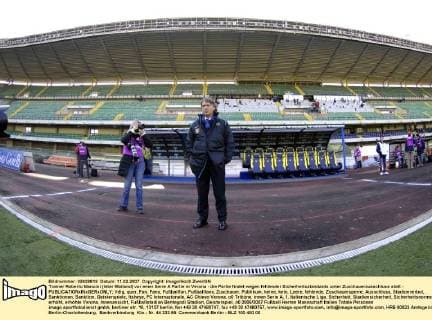 Trainer Roberto Mancini (Inter Mailand) vor einer Serie A Partie in Verona - die Partie findet wegen fehlender Sicherheitsstandards unter Zuschauerausschluss statt - Fußball Herren Serie A, 1. Italienische Liga, Sicherheit, Stadionsicherheit, Sicherheitsnormen, erhöht, erhöhte Totale Bentegodi Stadion, Geisterspiel, o0 2006 2007 Verona, Innenansicht, Fußballstadion Fußball Herren Serie A, 1. Italienische Liga, Sicherheit, Stadionsicherheit, Sicherheitsnormen, erhöht, erhöhte Totale Bentegodi Stadion, Geisterspiel, o0 2006 2007 Verona, Innenansicht, Fußballstadion