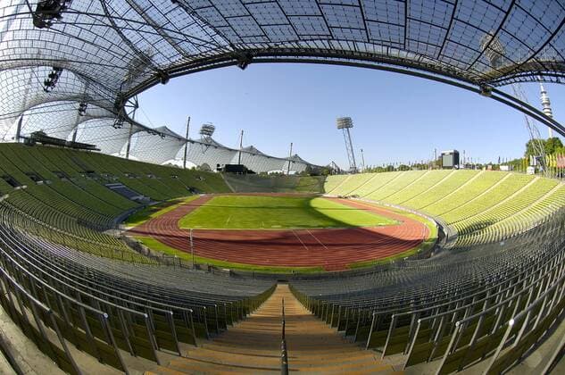 Innenansicht Münchner Olympiastadion, Heimspielstätte des FC Bayern und TSV 1860 München Fußball 1. BL Herren Saison 2004 2005, FC Bayern München, TSV 1860, 2. BL Totale München Leere Fußball 1. BL Herren Saison 2004 2005, FC Bayern München, TSV 1860, 2. BL Totale München Leere
