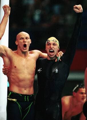 4 x 100 Meter Freistil Olympiasieger Australien: Michael Klim (li.) und Ian Thorpe sind außer sich -  (OLY2000091626) Schwimmen OS Sommer Herren Olympische Spiele 2000 Sommerspiele Vdig Gruppe Sydney Freude, Begeisterung, Schwimmen OS Sommer Herren Olympische Spiele 2000 Sommerspiele Vdig Gruppe Sydney Freude, Begeisterung,