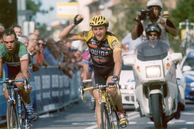 Davide Rebellin (re., Liquigas) gewinnt den Giro di Romagna 2001 vor Daniele Nardello (beide Italien) -  Radsport Herren Giro di Romagna 2001, Straßenradsport, Straße, Rad, Vneg Gruppe o0 Ziel Zielankunft Lugo Freude, Begeisterung, Radsport Herren Giro di Romagna 2001, Straßenradsport, Straße, Rad, Vneg Gruppe o0 Ziel Zielankunft Lugo Freude, Begeisterung,