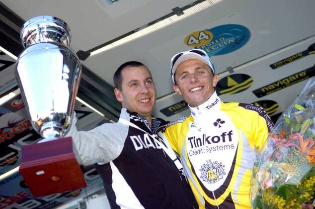 Siegerehrung Trofeo Laigueglia 2007 - Sieger Mikhail Ignatiev (Rußland, re.) mit seinem Team Manager Omar Piscina (Italien beide Tinkoff Credit Systems), der den Pokal in den Händen hält - Radsport Herren Trofeo Laigueglia 2007, Straßenradsport, Straße, Rad Gruppe Freude, Radsport Herren Trofeo Laigueglia 2007, Straßenradsport, Straße, Rad Gruppe Freude,