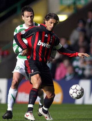 Paolo Maldini (AC Mailand, re.) gegen Jan Vennegoor of Hesselink (Celtic Glasgow) -  Fußball EC 1 Herren Champions League 2006 2007, Celtic Glasgow - Milan Gruppe Glasgow Dynamik, Fußball EC 1 Herren Champions League 2006 2007, Celtic Glasgow - Milan Gruppe Glasgow Dynamik,