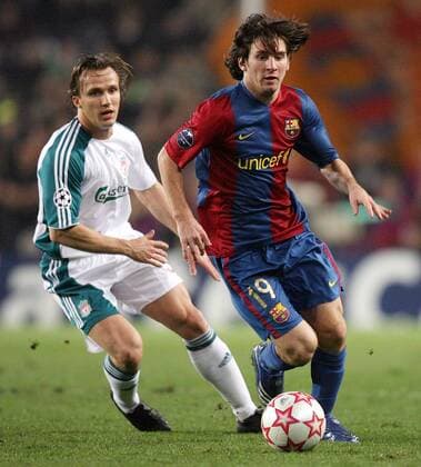 Lionel Messi (FC Barcelona, re.) gegen Boudewijn Zenden (FC Liverpool) -  Fußball EC 1 Herren Champions League 2006 2007, FC Barcelona - FC Liverpool 1:2, Barca Gruppe Barcelona Dynamik, Fußball EC 1 Herren Champions League 2006 2007, FC Barcelona - FC Liverpool 1:2, Barca Gruppe Barcelona Dynamik,
