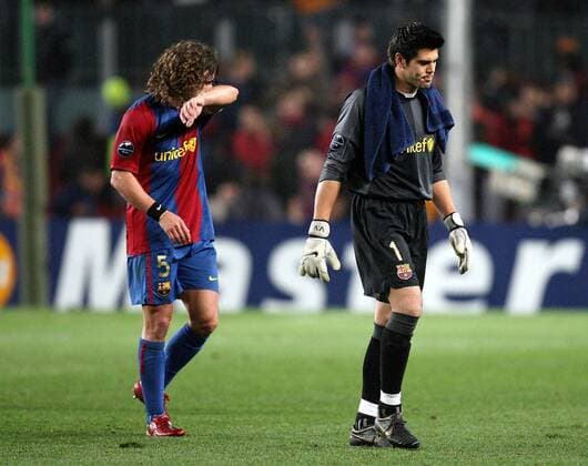 Torwart Victor Valdes und Carles Puyol (beide FC Barcelona) gehen enttäuscht ab -  Fußball EC 1 Herren Champions League 2006 2007, FC Barcelona, Barca Gruppe Barcelona Enttäuschung, Fußball EC 1 Herren Champions League 2006 2007, FC Barcelona, Barca Gruppe Barcelona Enttäuschung,