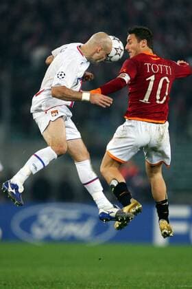 Cris (Lyon) gegen Francesco Totti (AS Rom) -  (pan18956) Fußball EC 1 Herren Champions League 2006 2007, AS Rom - Olympique Lyonnais 0:0, Roma, OL Gruppe Rom Dynamik, Fußball EC 1 Herren Champions League 2006 2007, AS Rom - Olympique Lyonnais 0:0, Roma, OL Gruppe Rom Dynamik,  