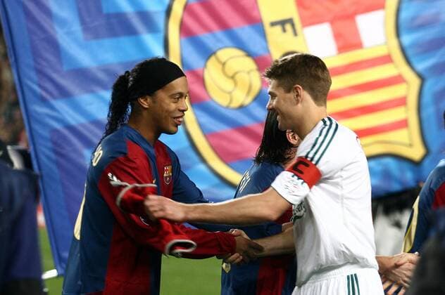 Ronaldinho (FC Barcelona, li.) und Steven Gerrard (FC Liverpool) - shakehands -  (pan18955) Fußball EC 1 Herren Champions League 2006 2007, FC Barcelona - FC Liverpool 1:2, Barca, Achtelfinale Gruppe Barcelona Kameradschaft, Fußball EC 1 Herren Champions League 2006 2007, FC Barcelona - FC Liverpool 1:2, Barca, Achtelfinale Gruppe Barcelona Kameradschaft,  