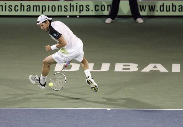 Thomas Haas (Deutschland) spielt den Ball durch die Beine Tennis Herren Dubai Tennis Championships 2007, Championship, ATP Tour Einzelbild o0 Halbfinale Dubai Dynamik, Tennis Herren Dubai Tennis Championships 2007, Championship, ATP Tour Einzelbild o0 Halbfinale Dubai Dynamik,