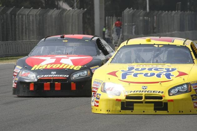 Scott Pruett (USA, re.) vor Juan Pablo Montoya (Kolumbien beide Dodge) - (Icon721101989) Motorsport Herren Telcel Motorola 200 Nascar Busch Series 2007, US Rennserie, Autorennen, Automobilsport Gruppe Autodromo Hermanos Rodriguez Mexico City Kampf, Motorsport Herren Telcel Motorola 200 Nascar Busch Series 2007, US Rennserie, Autorennen, Automobilsport Gruppe Autodromo Hermanos Rodriguez Mexico City Kampf, EDITORIAL USE ONLY