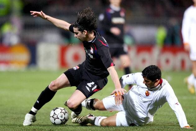 Tiago (Lyon, li.) gegen David Pizarro (AS Rom) -  (pan19187) Fußball EC 1 Herren Champions League 2006 2007, Olympique Lyonnais - AS Rom 0:2, OL, Roma Gruppe o0 Achtelfinale Lyon Dynamik, Fußball EC 1 Herren Champions League 2006 2007, Olympique Lyonnais - AS Rom 0:2, OL, Roma Gruppe o0 Achtelfinale Lyon Dynamik,  
