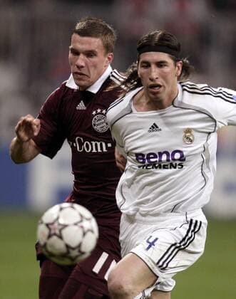Sergio Ramos (Real Madrid, re.) gegen Lukas Podolski (Bayern) Fußball EC 1 Herren Champions League 2006 2007, FC Bayern München - Real Madrid CF Gruppe o0 Achtelfinale München Dynamik, Fußball EC 1 Herren Champions League 2006 2007, FC Bayern München - Real Madrid CF Gruppe o0 Achtelfinale München Dynamik,