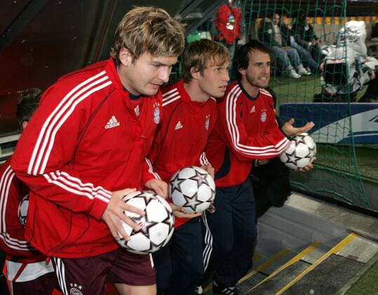 Bayern Spieler kommen zur ErwÃ¤rmung auf das Feld, v.l.: Andreas GÃ¶rlitz, Andreas Ottl und Mehmet Scholl - FuÃŸball EC 1 Herren Champions League 2006 2007, FC Bayern MÃ¼nchen Gruppe o0 Achtelfinale MÃ¼nchen FuÃŸball EC 1 Herren Champions League 2006 2007, FC Bayern MÃ¼nchen Gruppe o0 Achtelfinale MÃ¼nchen