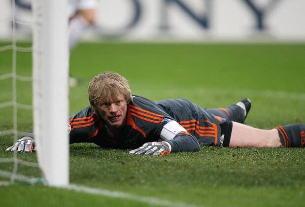 Torwart Oliver Kahn (Bayern) enttäuscht am Boden Fußball EC 1 Herren Champions League 2006 2007, FC Bayern München Einzelbild München Enttäuschung, Spannung, Fußball EC 1 Herren Champions League 2006 2007, FC Bayern München Einzelbild München Enttäuschung, Spannung,