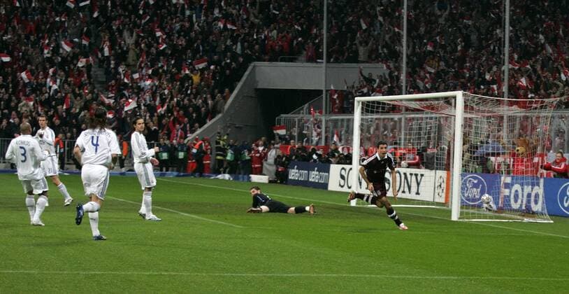 Tor - Roy Makaay (Bayern, re.) bejubelt das 1:0 gegen Torwart Iker Casillas (Real Madrid) Fußball EC 1 Herren Champions League 2006 2007, FC Bayern München - Real Madrid CF 2:1 Totale München Freude, Enttäuschung, Fußball EC 1 Herren Champions League 2006 2007, FC Bayern München - Real Madrid CF 2:1 Totale München Freude, Enttäuschung,