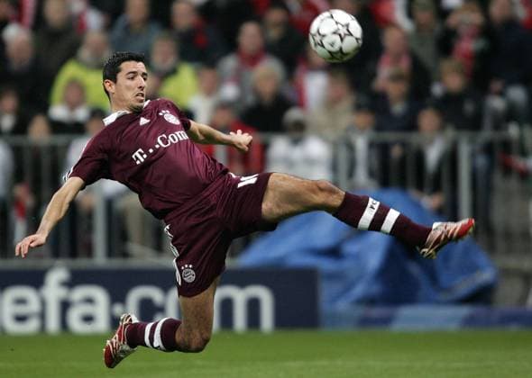 Roy Makaay (Bayern) am Ball -  Fußball EC 1 Herren Champions League 2006 2007, FC Bayern München Einzelbild München Dynamik, Fußball EC 1 Herren Champions League 2006 2007, FC Bayern München Einzelbild München Dynamik,