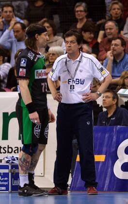 Stefan Kretzschmar (Magdeburg) im Gespräch mit Trainer Velimir Petkovic (Göppingen) Handball 1. BL Herren Saison 2006 2007, Frisch Auf Göppingen - SC Gladiators Magdeburg 26:29, SCM, FrischAuf, FA, FAG Gruppe Stuttgart Handball 1. BL Herren Saison 2006 2007, Frisch Auf Göppingen - SC Gladiators Magdeburg 26:29, SCM, FrischAuf, FA, FAG Gruppe Stuttgart