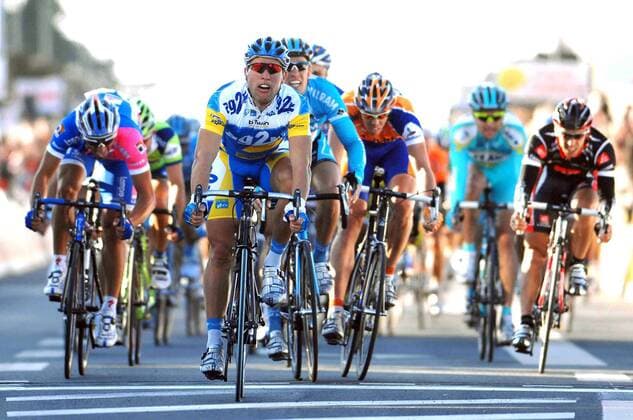 Etappensieger Jean Patrick Nazon (Frankreich AG2R Prevoyance) überquert die Ziellinie -  Radsport Herren Paris Nizza 2007, ProTour, Straßenradsport, Straße, Rad Gruppe 1. Etappe: Cloyes sur le Loir - Buzancais Radsport Herren Paris Nizza 2007, ProTour, Straßenradsport, Straße, Rad Gruppe 1. Etappe: Cloyes sur le Loir - Buzancais