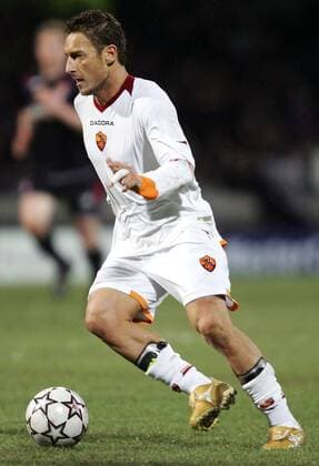 Francesco Totti (AS Rom) am Ball -  Fußball EC 1 Herren Champions League 2006 2007, Roma Einzelbild Lyon Dynamik, Fußball EC 1 Herren Champions League 2006 2007, Roma Einzelbild Lyon Dynamik,