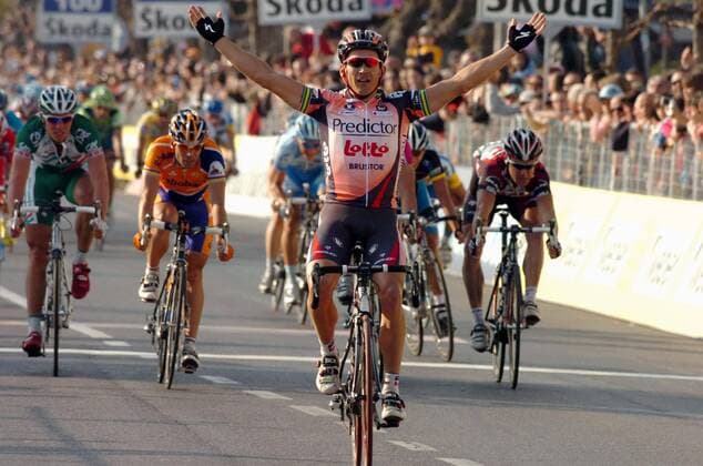 Robbie McEwen (Australien Predictor Lotto) gewinnt die 1. Etappe des Tirreno Adriatico 2007 von Civitavecchia nach Civitavecchia - Radsport Herren 42. Tirreno Adriatico 2007, Straßenradsport, Straße, Rad, ProTour Gruppe 1. Etappe: Civitavecchia - Civitavecchia Freude, Radsport Herren 42. Tirreno Adriatico 2007, Straßenradsport, Straße, Rad, ProTour Gruppe 1. Etappe: Civitavecchia - Civitavecchia Freude,
