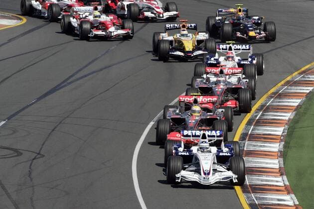 Start zum GP von Australien 2007: Nick Heidfeld (Deutschland BMW Sauber) in seinem Boliden vor Lewis Hamilton (England) und Fernando Alonso (Spanien beide Mc Laren Mercedes) Motorsport Grand Prix Herren Großer Preis von Australien 2007, Formel 1 Weltmeisterschaft, F1, F, GP, WM, Totale Melbourne Motorsport Grand Prix Herren Großer Preis von Australien 2007, Formel 1 Weltmeisterschaft, F1, F, GP, WM, Totale Melbourne