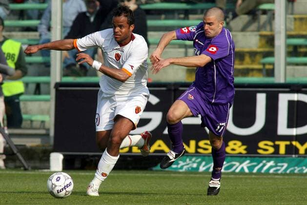 Mancini (li., AS Rom) gegen Manuele Blasi (li., AC Florenz) - Fußball Herren Serie A 2006 2007, 1. Italienische Liga, ACF Fiorentina - AS Rom 0:0, Roma, Vdig Gruppe Florenz Dynamik, Fußball Herren Serie A 2006 2007, 1. Italienische Liga, ACF Fiorentina - AS Rom 0:0, Roma, Vdig Gruppe Florenz Dynamik,