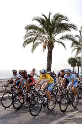 Alberto Contador (Discovery Channel, li.), Luis Leon Sanchez (beide Spanien Caisse d Epargne, 2.v.li.) und Davide Rebellin (Italien Gerolsteiner, 3.v.li.) führen das Feld an -  (pan19367) Radsport Herren Paris Nizza 2007, ProTour, Straßenradsport, Straße, Rad, Vdig Gruppe 7. Etappe: Nice - Nice Radsport Herren Paris Nizza 2007, ProTour, Straßenradsport, Straße, Rad, Vdig Gruppe 7. Etappe: Nice - Nice  
