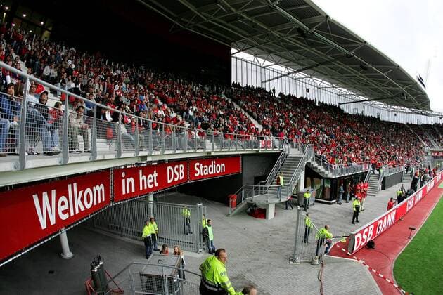 Der AZ Alkmaar heißt die Zuschauer auf den Tribünen im neuen DSB Stadion willkommen -  Fußball Herren Eredivisie 2006 2007, Ehrendivision Totale DSB Stadion Alkmaar Fußball Herren Eredivisie 2006 2007, Ehrendivision Totale DSB Stadion Alkmaar