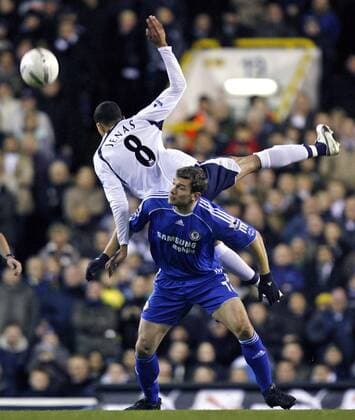 Andriy Shevchenko (Chelsea, re.) gegen Jermaine Jenas (Tottenham Hotspurs) - EDITORIAL USE ONLY. No use with unauthorised audio, video, data, fixture lists, club league logos or live services. Online in-match use limited to 120 images, no video emulation. No use in betting, games or single club league player publications. Fußball Herren FA Cup 2006 2007, Englischer Pokal, Pokalspiel, Tottenham Hotspur - Chelsea FC London 1:2, Spurs Gruppe London Dynamik, Fußball Herren FA Cup 2006 2007, Englischer Pokal, Pokalspiel, Tottenham Hotspur - Chelsea FC London 1:2, Spurs Gruppe London Dynamik,