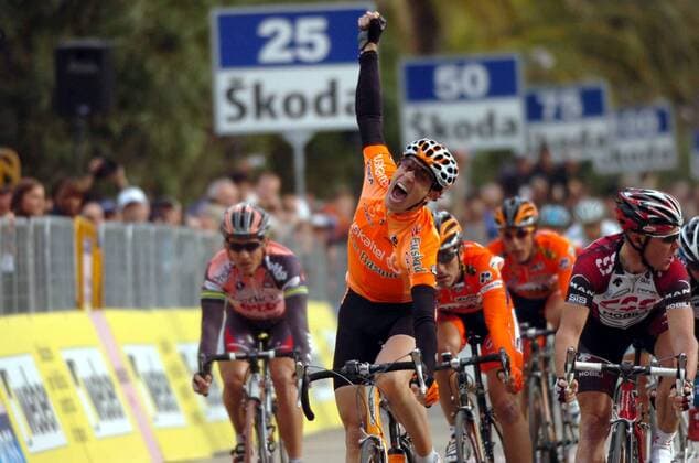 Koldo Fernandez de Larrea (Spanien Euskaltel Euskadi) gewinnt die 7. Etappe der 42. Tirreno Adriatico 2007 - Radsport Herren 42. Tirreno Adriatico 2007, ProTour, Straßenradsport, Straße, Rad Gruppe Etappensieg, Etappensieger Begeisterung, Freude, Radsport Herren 42. Tirreno Adriatico 2007, ProTour, Straßenradsport, Straße, Rad Gruppe Etappensieg, Etappensieger Begeisterung, Freude,