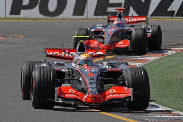 Lewis Hamilton (England, vorn) vor Teamkollege Fernando Alonso (Spanien beide McLaren Mercedes) -  Motorsport Grand Prix Herren Großer Preis von Australien 2007, Formel 1 Weltmeisterschaft, F1, F, GP, WM Gruppe Albert Park Melbourne Motorsport Grand Prix Herren Großer Preis von Australien 2007, Formel 1 Weltmeisterschaft, F1, F, GP, WM Gruppe Albert Park Melbourne