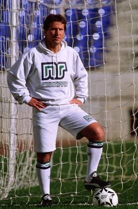 Zico (Kashima Antlers) am Ball -  (2006062018055581) Fußball Herren J League 1993, JLeague, Kashima Antlers, Training, Fotoshooting, Vdia Einzelbild Ibaraki Fußball Herren J League 1993, JLeague, Kashima Antlers, Training, Fotoshooting, Vdia Einzelbild Ibaraki