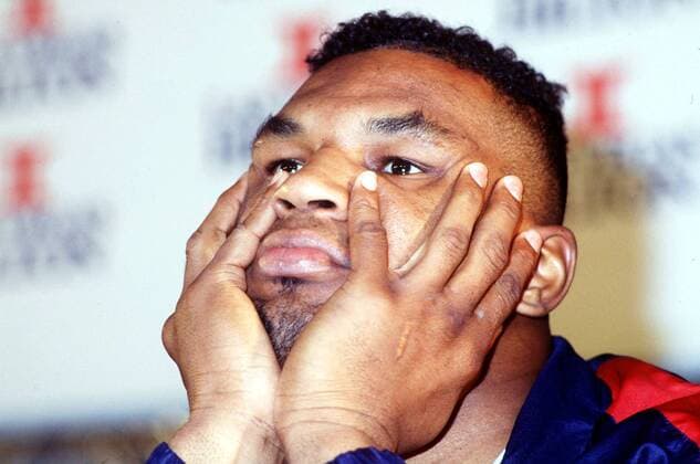 Mike Tyson (USA) gelangweilt während der Pressekonferenz -  Boxen WM Herren WBA WBC IBF WM 1989, Boxsport, Profiboxen, Schwergewicht, Pressetermin, PK Porträt Las Vegas Langeweile, Boxen WM Herren WBA WBC IBF WM 1989, Boxsport, Profiboxen, Schwergewicht, Pressetermin, PK Porträt Las Vegas Langeweile,