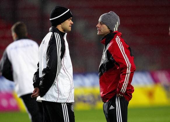 Michael Ballack (li.) und Bundestrainer Joachim Löw (beide Deutschland) im Gespräch Fußball Herren Nationalteam 2007, Training Gruppe Prag Fußball Herren Nationalteam 2007, Training Gruppe Prag