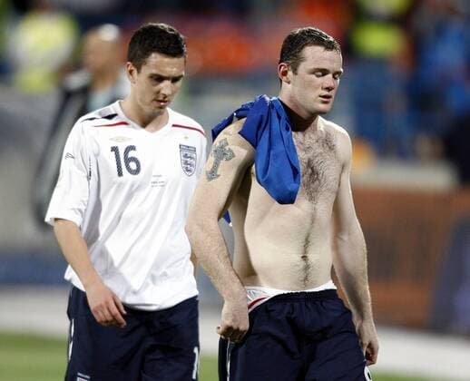 Wayne Rooney (re.) und Stewart Downing (beide England) enttäuscht - EDITORIAL USE ONLY. No use with unauthorised audio, video, data, fixture lists, club league logos or live services. Online in-match use limited to 120 images, no video emulation. No use in betting, games or single club league player publications. Fußball Länderspiel Herren EM Qualifikation 2007, Nationalteam, Nationaltrikot Gruppe Tel Aviv Enttäuschung, Fußball Länderspiel Herren EM Qualifikation 2007, Nationalteam, Nationaltrikot Gruppe Tel Aviv Enttäuschung,