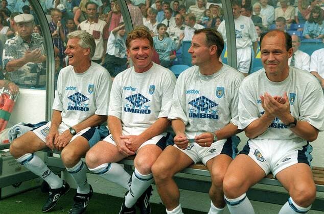 Trainerstab Manchester City, u.a.v.li.: Co Trainer Tony Book, Trainer Alan Ball und Co Trainer Asa Hartford -  Fußball Herren English Premier League 1995 1996, 1. Englische Liga, Manchester City Gruppe Manchester Fußball Herren English Premier League 1995 1996, 1. Englische Liga, Manchester City Gruppe Manchester