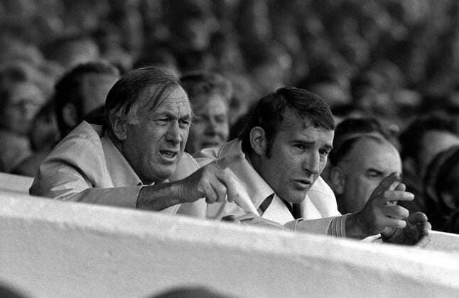 Manager Joe Mercer (li.) und Trainer Malcolm Allison (beide Manchester City) -  Fußball Herren English Football League First Division 1970 1971, One, 1. Englische Liga, Manchester City Gruppe Liverpool Fußball Herren English Football League First Division 1970 1971, One, 1. Englische Liga, Manchester City Gruppe Liverpool