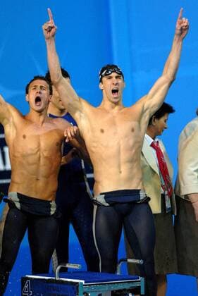 Michael Phelps (re.) und Ryan Lochte (beide USA) bejubeln ausgelassen den Sieg über 4x200m Freistil Schwimmen WM Herren WM 2007, Freistil, Freistilschwimmen, Kraul, Kraulschwimmen, 4x200m, 4 x 200 m, 200m, Meter Gruppe Melbourne Freude, Begeisterung, Schwimmen WM Herren WM 2007, Freistil, Freistilschwimmen, Kraul, Kraulschwimmen, 4x200m, 4 x 200 m, 200m, Meter Gruppe Melbourne Freude, Begeisterung,
