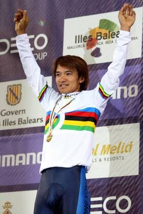 Wong Kam Po (Hongkong) bejubelt seinen Sieg im Scratch bei der WM 2007 in Palma de Mallorca - Radsport WM Herren WM 2007, Rad, Bahn, Halle, Indoor, Bahnrad, Bahnradsport, , Nationaltrikot Einzelbild Palma de Mallorca Freude, Radsport WM Herren WM 2007, Rad, Bahn, Halle, Indoor, Bahnrad, Bahnradsport, , Nationaltrikot Einzelbild Palma de Mallorca Freude,