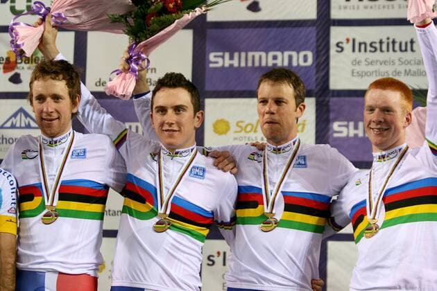 Großbritannien ist Weltmeister 2007 in der Mannschaftsverfolgung, v.li.: Bradley Wiggins, Thomas Geraint, Paul Manning und Edward Clancy - Radsport WM Herren WM 2007, Rad, Bahn, Halle, Indoor, Bahnrad, Bahnradsport, , Gruppe Palma de Mallorca Freude, Radsport WM Herren WM 2007, Rad, Bahn, Halle, Indoor, Bahnrad, Bahnradsport, , Gruppe Palma de Mallorca Freude,