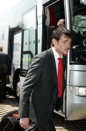 Willy Sagnol (Bayern) bei der Ankunft in Mailand zum Viertelfinalspiel der Champions League - Fußball EC 1 Herren Champions League 2006 2007, FC Bayern München, Ankunft, Anreise Einzelbild Mailand Fußball EC 1 Herren Champions League 2006 2007, FC Bayern München, Ankunft, Anreise Einzelbild Mailand