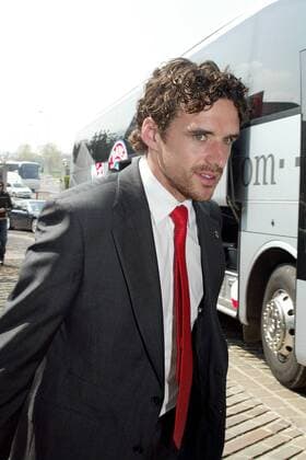 Owen Hargreaves (Bayern) bei der Ankunft in Mailand zum Viertelfinalspiel der Champions League - Fußball EC 1 Herren Champions League 2006 2007, FC Bayern München, Ankunft, Anreise Einzelbild Mailand Fußball EC 1 Herren Champions League 2006 2007, FC Bayern München, Ankunft, Anreise Einzelbild Mailand