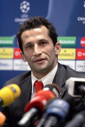 Hasan Salihamidzic (Bayern) während der Pressekonferenz - Fußball EC 1 Herren Champions League 2006 2007, FC Bayern München, Pressekonferenz, Pressetermin Einzelbild Mailand Fußball EC 1 Herren Champions League 2006 2007, FC Bayern München, Pressekonferenz, Pressetermin Einzelbild Mailand