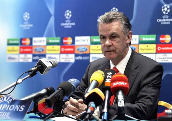 Trainer Ottmar Hitzfeld (Bayern) während der Pressekonferenz - Fußball EC 1 Herren Champions League 2006 2007, FC Bayern München, Pressekonferenz, Pressetermin Einzelbild Mailand Fußball EC 1 Herren Champions League 2006 2007, FC Bayern München, Pressekonferenz, Pressetermin Einzelbild Mailand