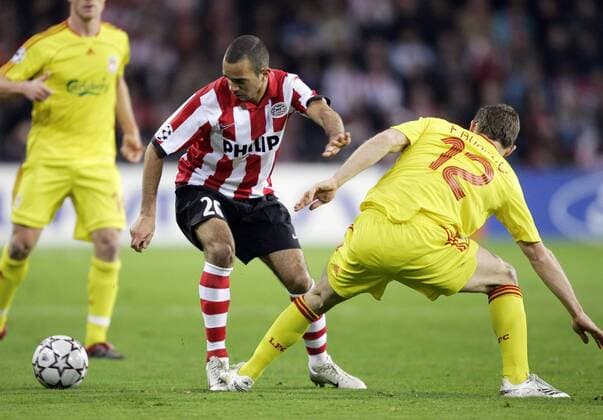Diego Tardelli (li., Eindhoven) gegen Fabio Aurelio (Liverpool) -  Fußball EC 1 Herren Champions League 2006 2007, Viertelfinale, Hinspiel, PSV Eindhoven - FC Liverpool Gruppe Eindhoven Dynamik, Fußball EC 1 Herren Champions League 2006 2007, Viertelfinale, Hinspiel, PSV Eindhoven - FC Liverpool Gruppe Eindhoven Dynamik,