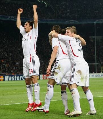Torjubel Bayern, v.li.: Claudio Pizarro, Daniel van Buyten, Bastian Schweinsteiger -  Fußball EC 1 Herren Champions League 2006 2007, FC Bayern München Gruppe Mailand Freude, Fußball EC 1 Herren Champions League 2006 2007, FC Bayern München Gruppe Mailand Freude,