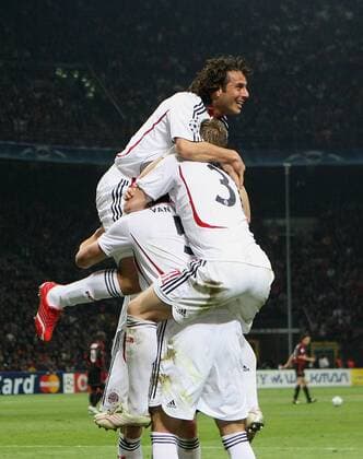 Torjubel Bayern, u.a. Claudio Pizarro (obenauf) -  Fußball EC 1 Herren Champions League 2006 2007, FC Bayern München Gruppe Mailand Freude, Begeisterung Fußball EC 1 Herren Champions League 2006 2007, FC Bayern München Gruppe Mailand Freude, Begeisterung