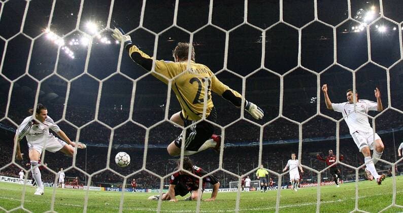 Torwart Michael Rensing (Bayern) - Parade -  Fußball EC 1 Herren Champions League 2006 2007, AC Mailand - FC Bayern München 2:2 Milan Gruppe Stadio Giuseppe Meazza, San Siro Mailand Dynamik, Abwehr Fußball EC 1 Herren Champions League 2006 2007, AC Mailand - FC Bayern München 2:2 Milan Gruppe Stadio Giuseppe Meazza, San Siro Mailand Dynamik, Abwehr