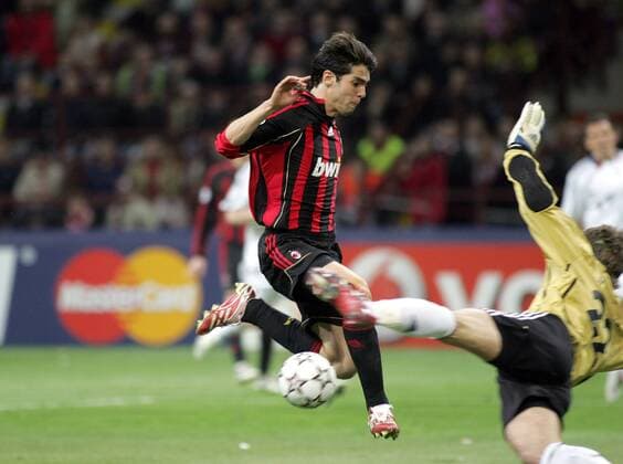Kaka (AC Mailand) gegen Torwart Michael Rensing (Bayern) - Fußball EC 1 Herren Champions League 2006 2007, AC Mailand - FC Bayern München 2:2, Milan Gruppe Mailand Abwehr, Dynamik, Fußball EC 1 Herren Champions League 2006 2007, AC Mailand - FC Bayern München 2:2, Milan Gruppe Mailand Abwehr, Dynamik,